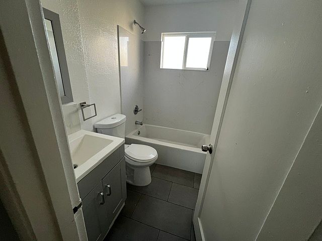 3613 Barrett Ave photo 4