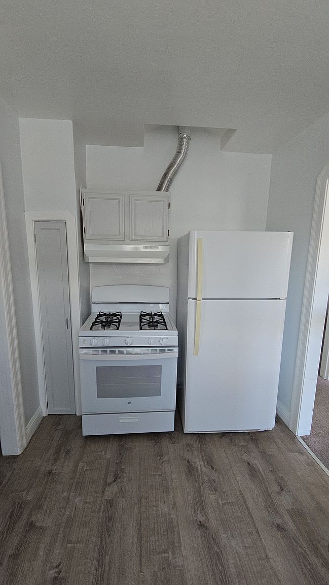 441 Wilson Ave photo 3