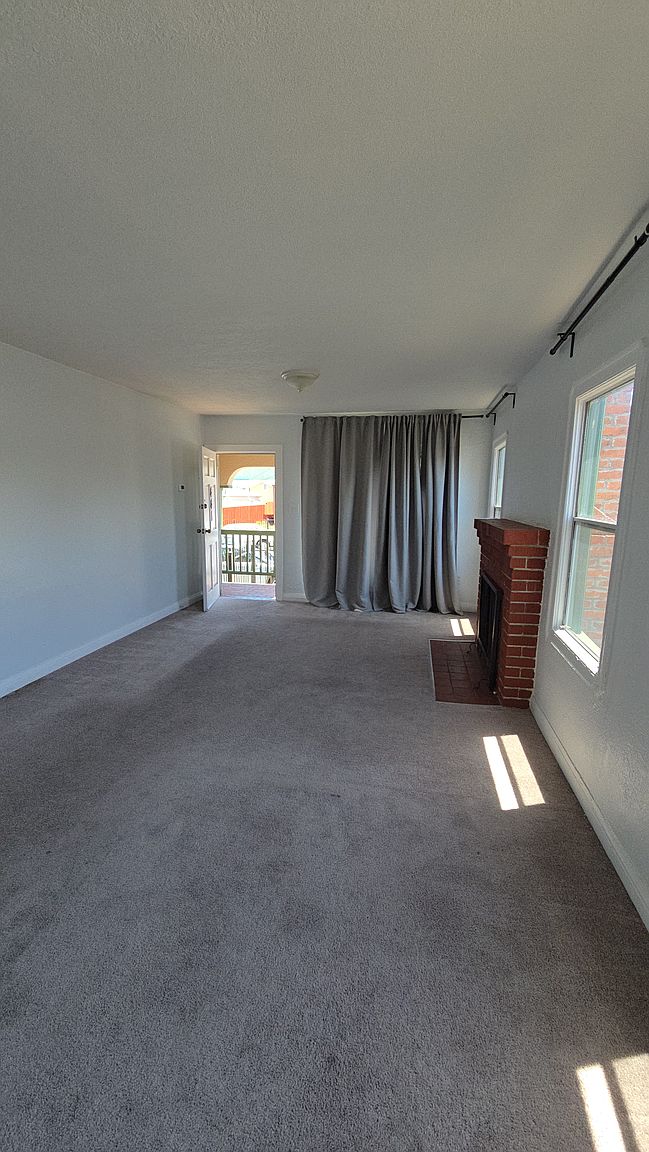 441 Wilson Ave photo 4