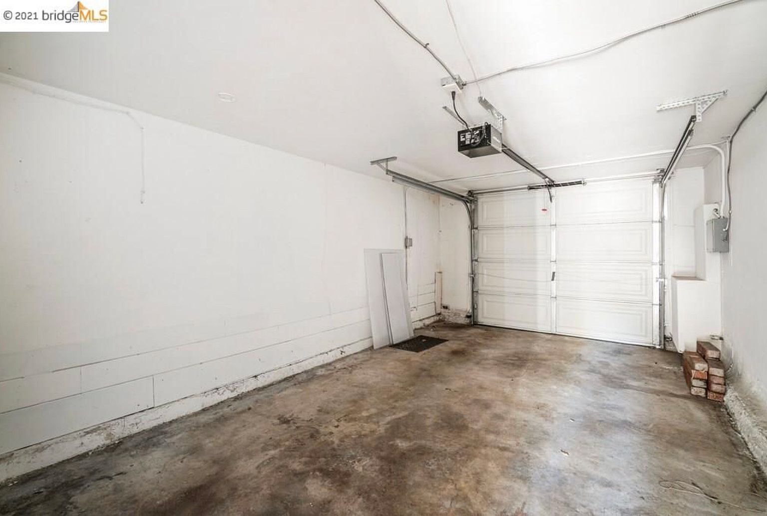 768 Wilson Ave photo 3