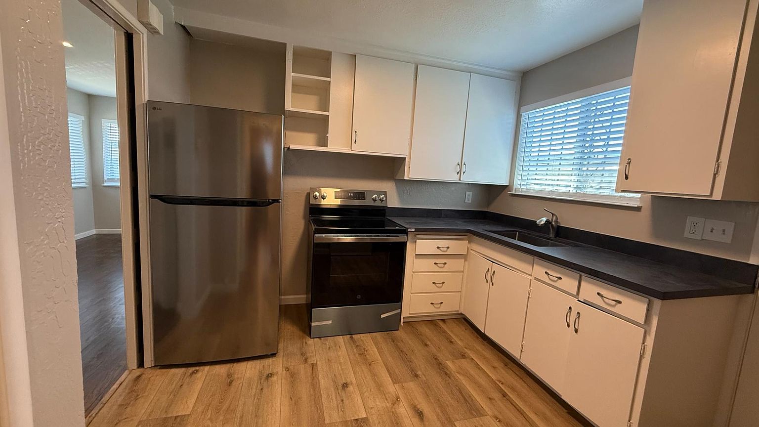 2319 Maricopa Ave photo 4