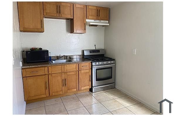 210 Barrett Ave photo 4