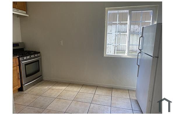 210 Barrett Ave photo 5