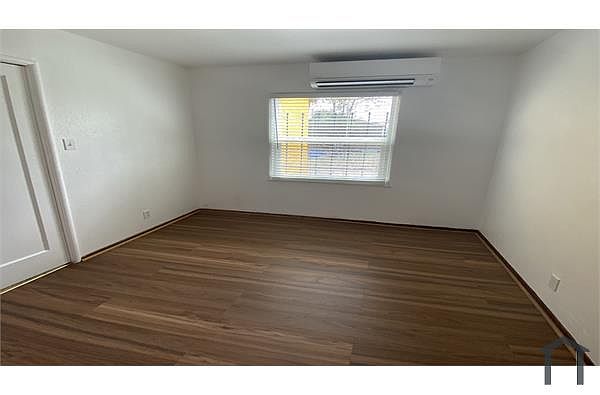 2212 Virginia Ave photo 2