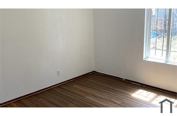 2212 Virginia Ave photo 4