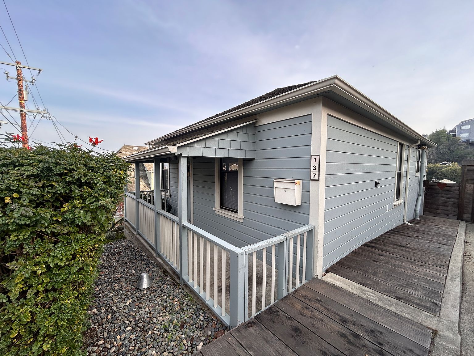 137 Eddy St photo 2