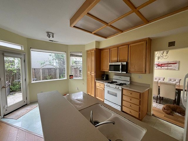 2 Sandpoint Dr photo 4