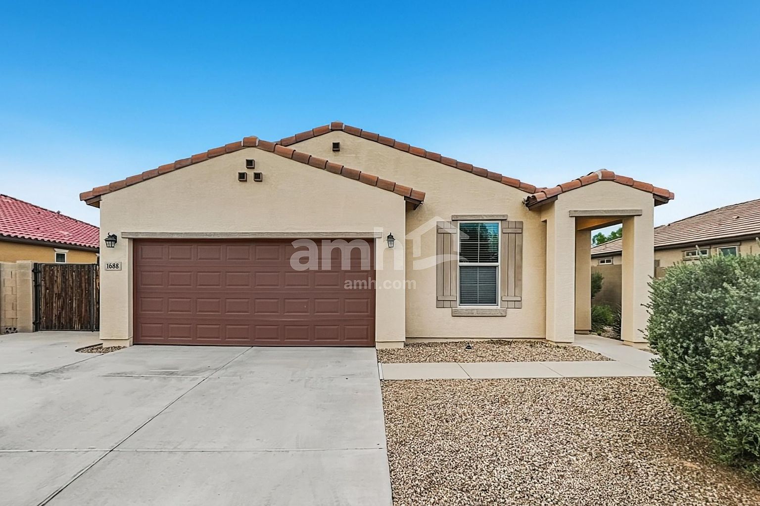 1688 E Primavera Way San Tan Valley, AZ 85140 photo 2