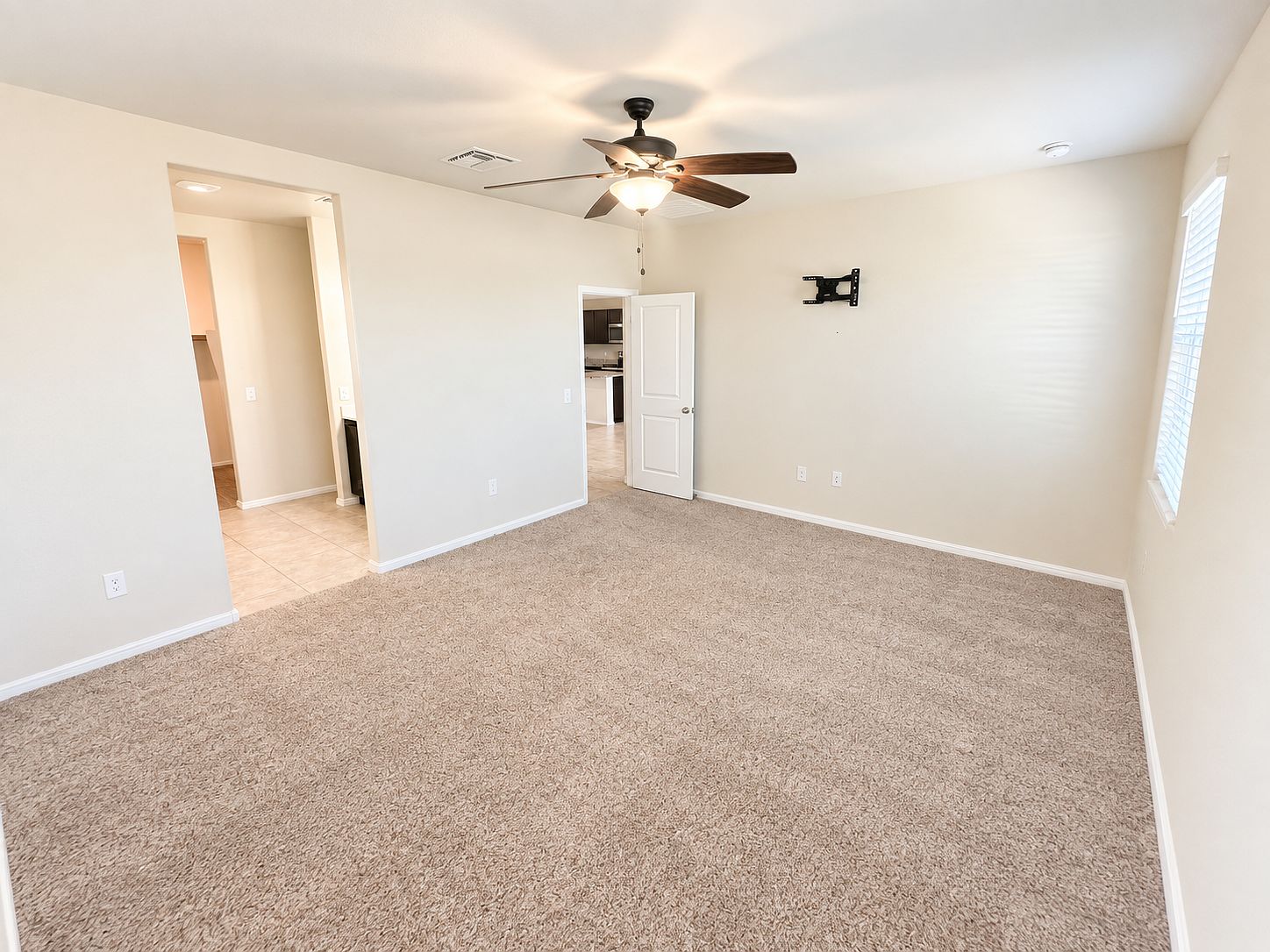 1718 W Cameron Blvd photo 4