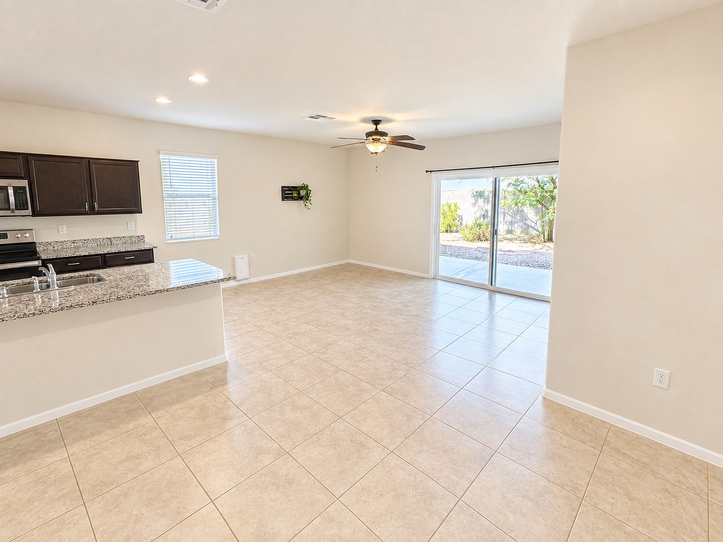 1718 W Cameron Blvd photo 3