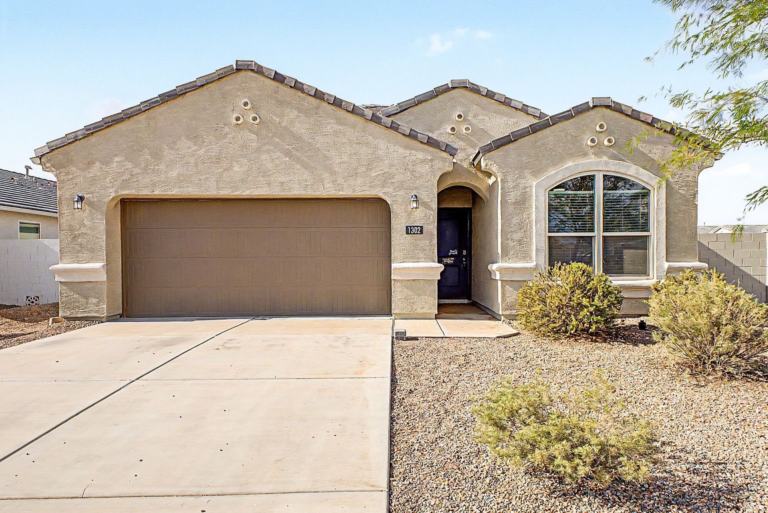 1302 W Raymond Ave photo 3