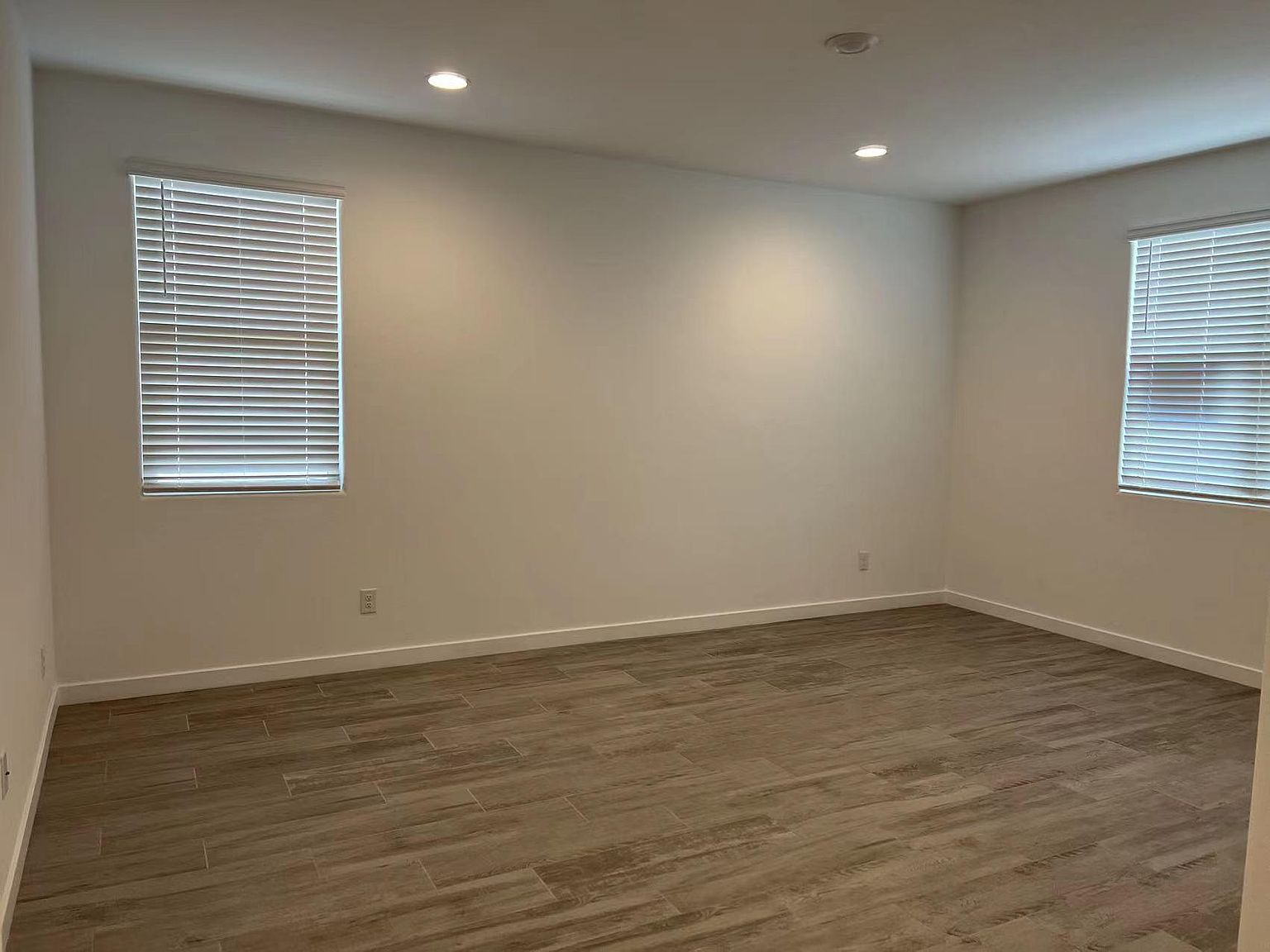 560 E Cactus Wren Dr photo 4