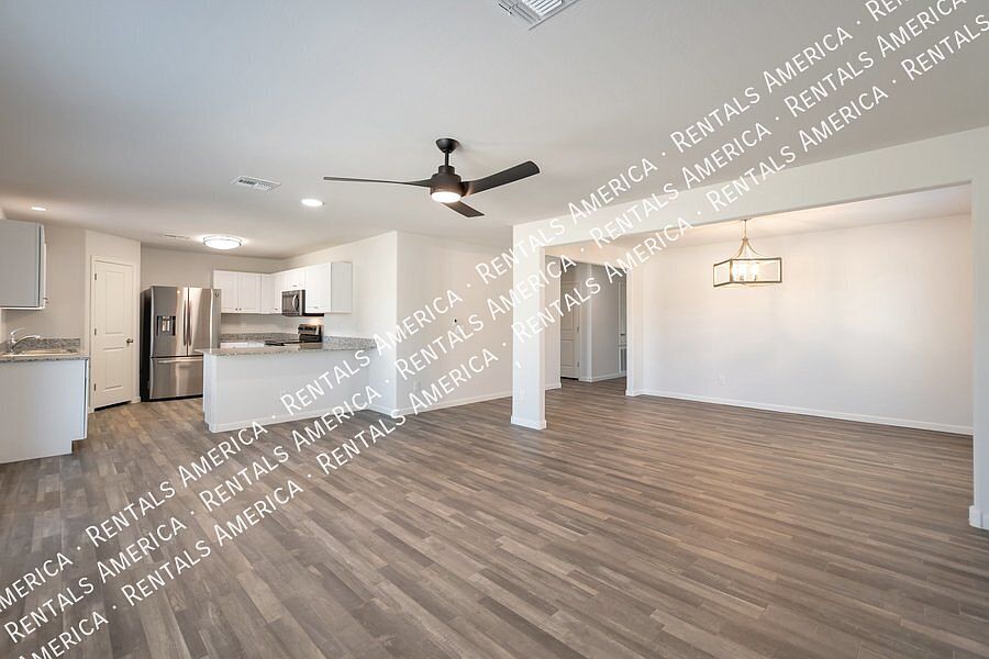 1680 E Judi St photo 3