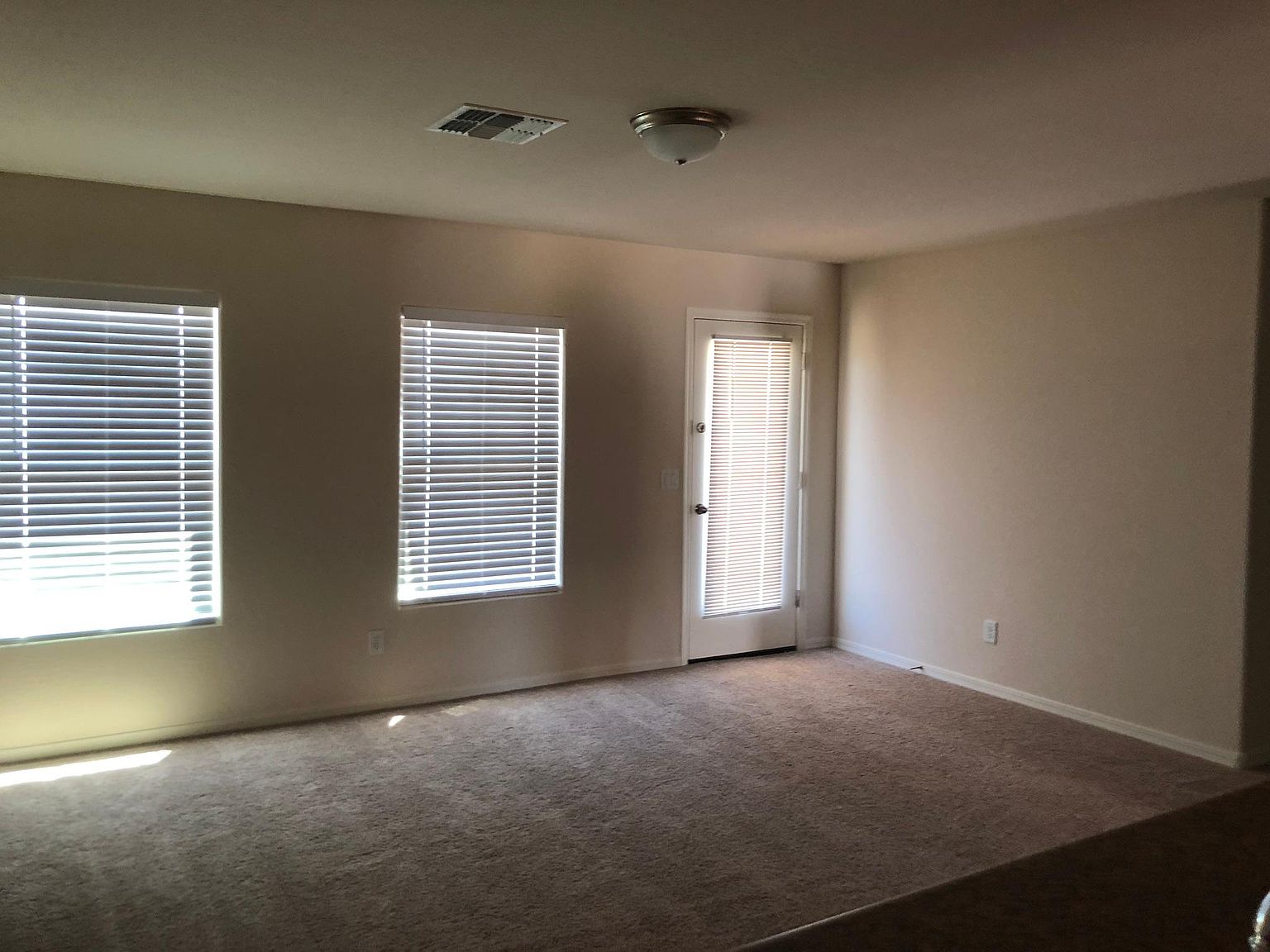 1729 N Logan Ln photo 4