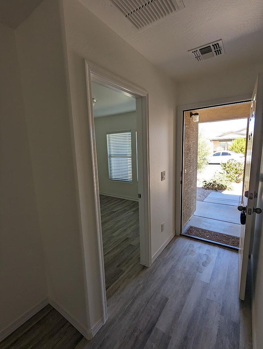 123 E Watson Pl photo 4