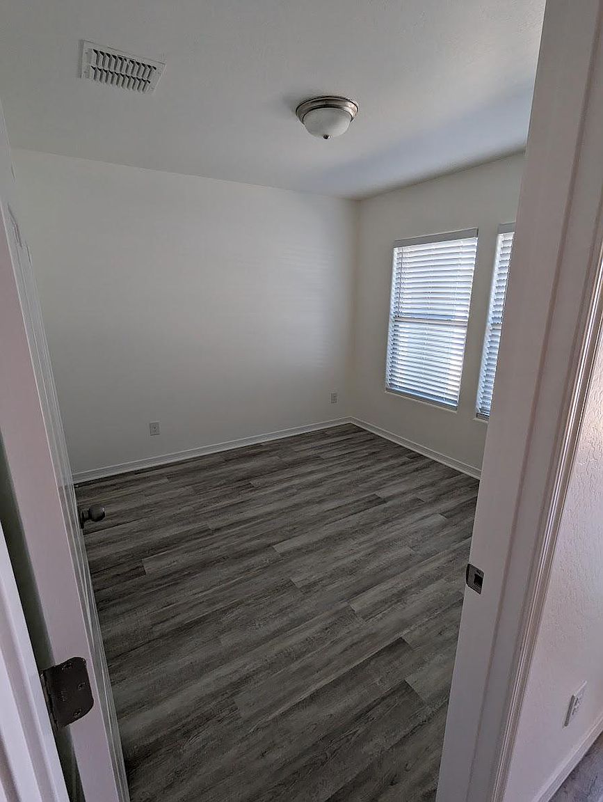 123 E Watson Pl photo 5
