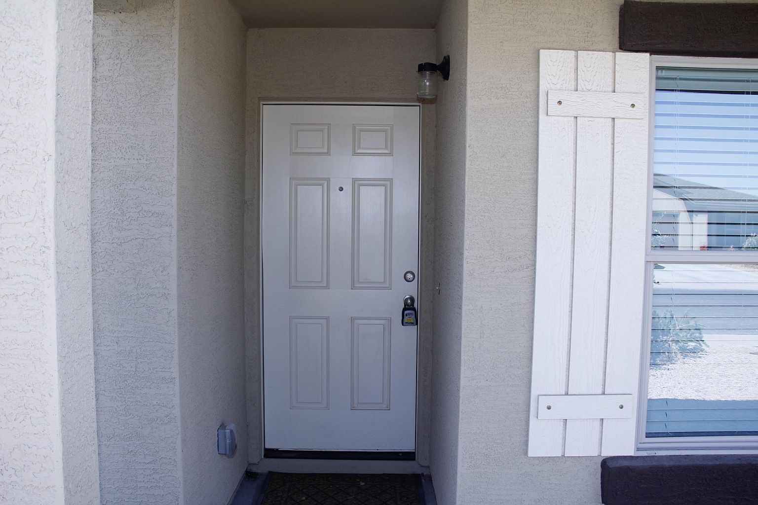 123 E Watson Pl photo 2