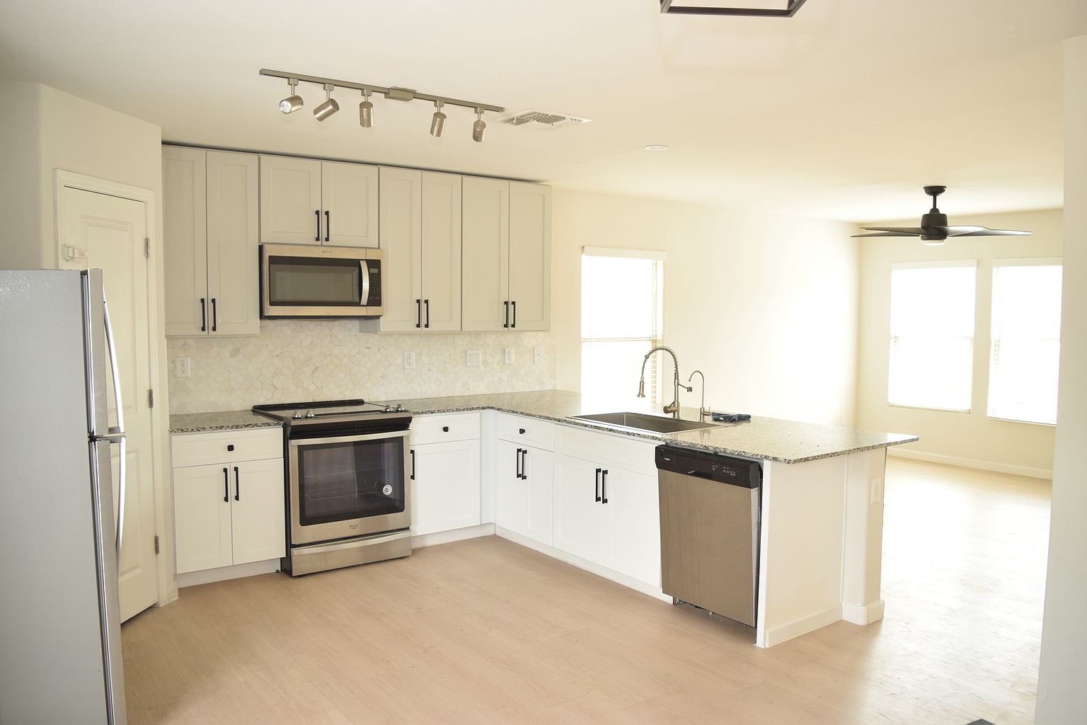 124 W Bobcat Pl photo 2