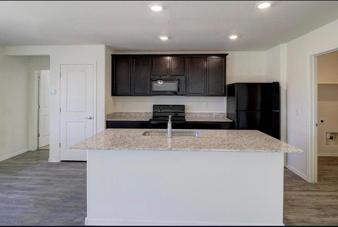 529 W Pintail Dr photo 4