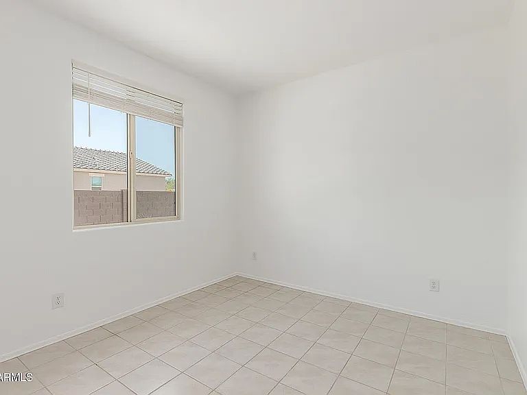 637 S Lamar Pl photo 2