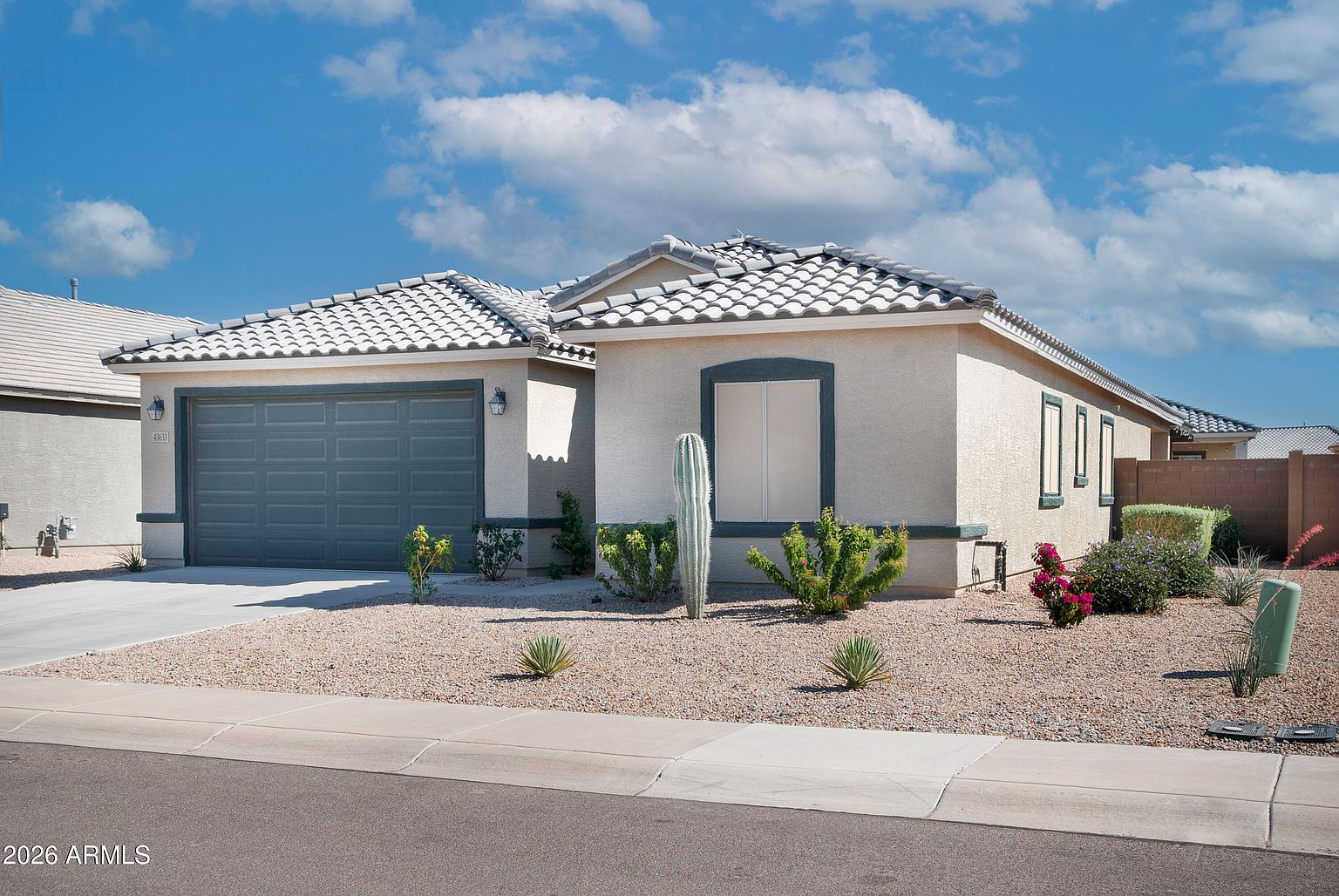 43633 W Yucca Ln photo 3