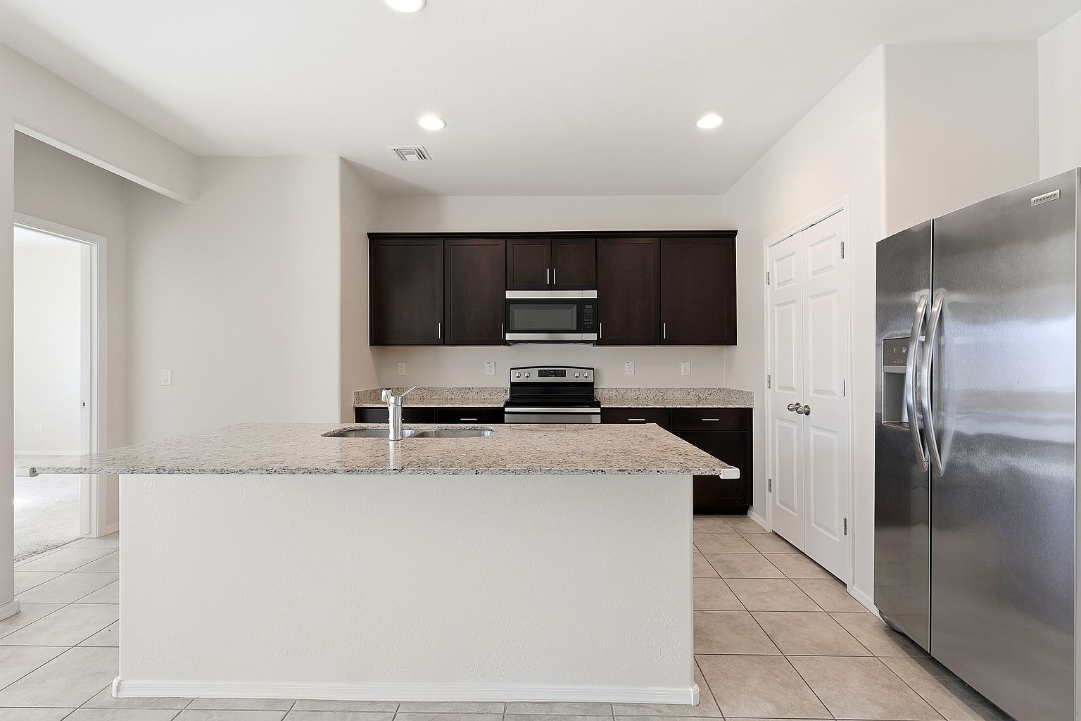 43721 W Acacia Ave photo 3