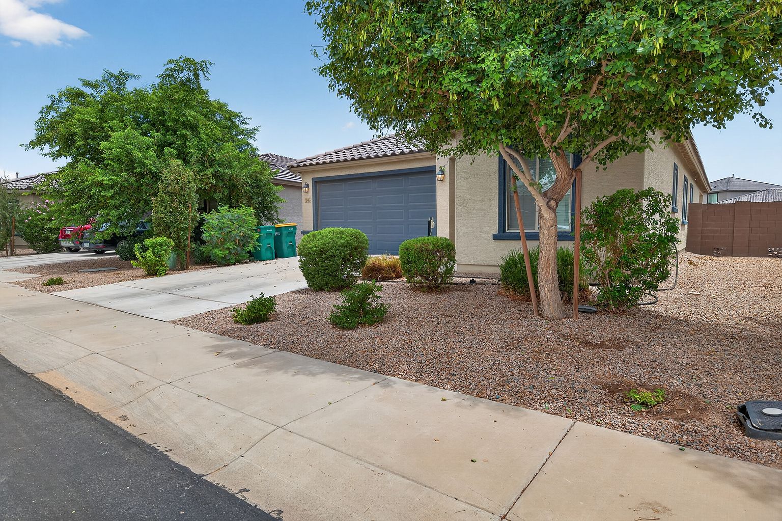 18465 N Lakeside Dr photo 3