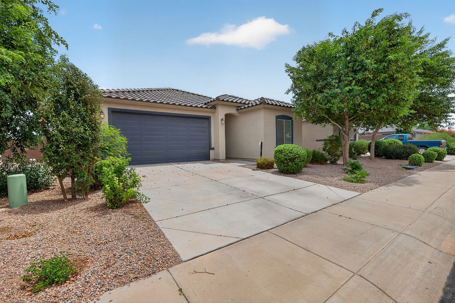 18465 N Lakeside Dr photo 2