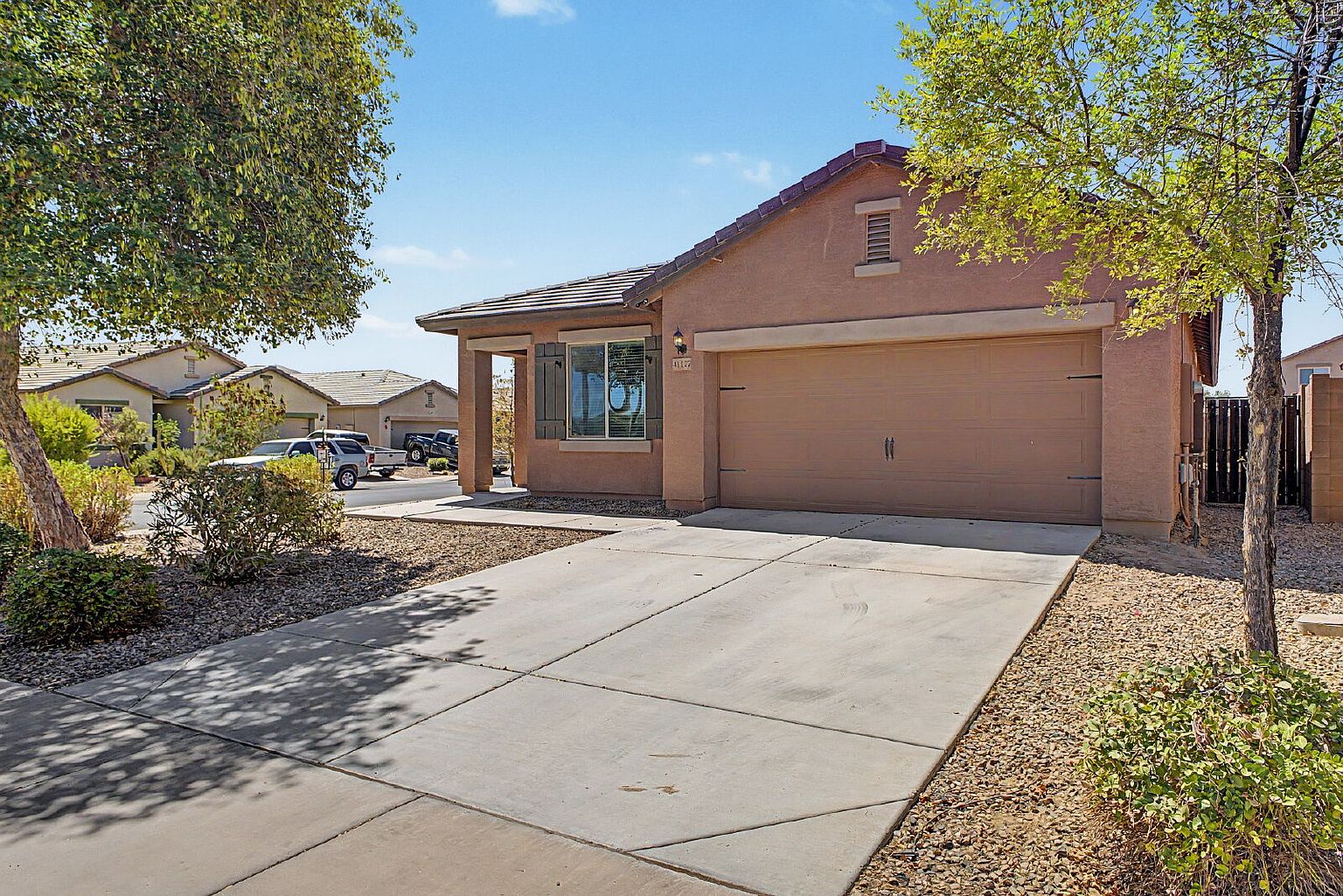 Lucera Ln photo 2