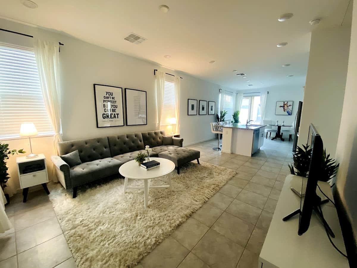 40525 W Hillman Dr photo 2