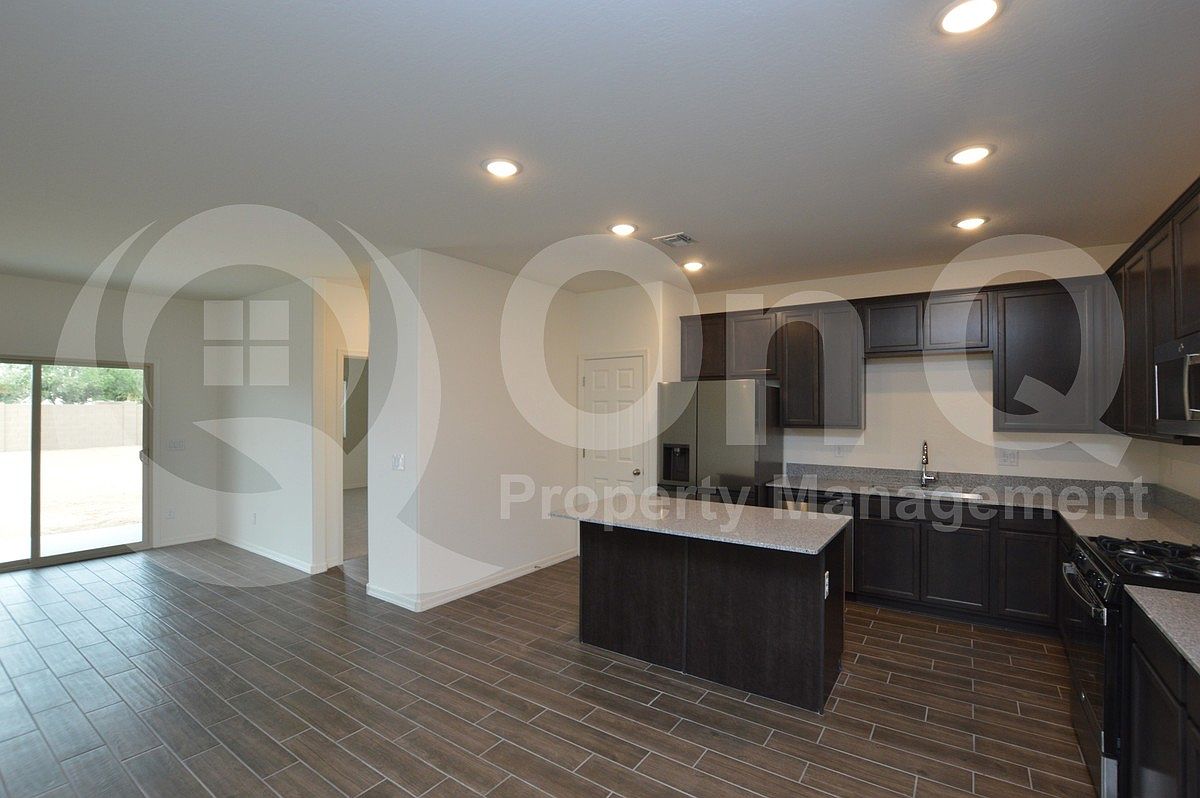 3111 N Medallion Ct photo 5