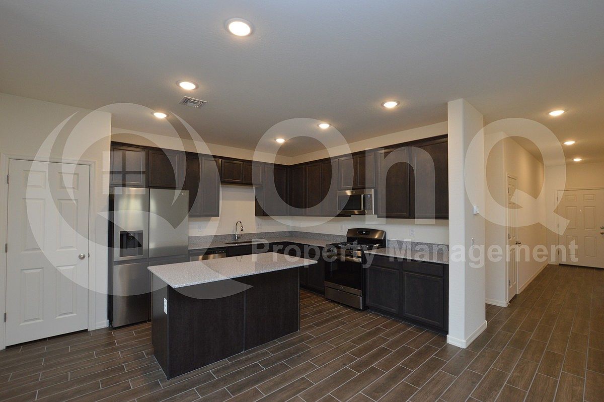 3111 N Medallion Ct photo 4