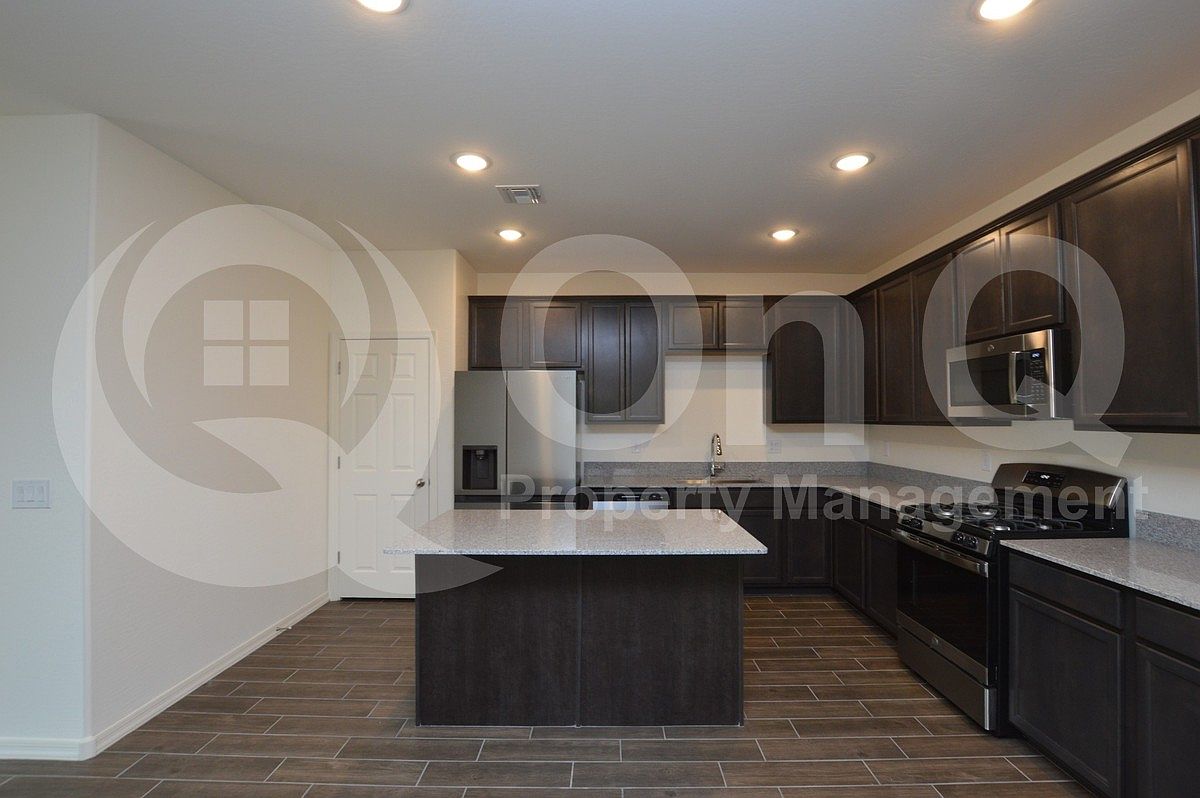 3111 N Medallion Ct photo 3