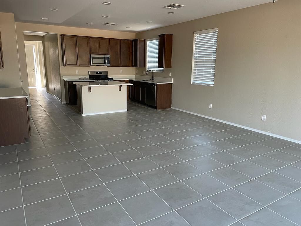 2882 N Blossom Ln photo 2