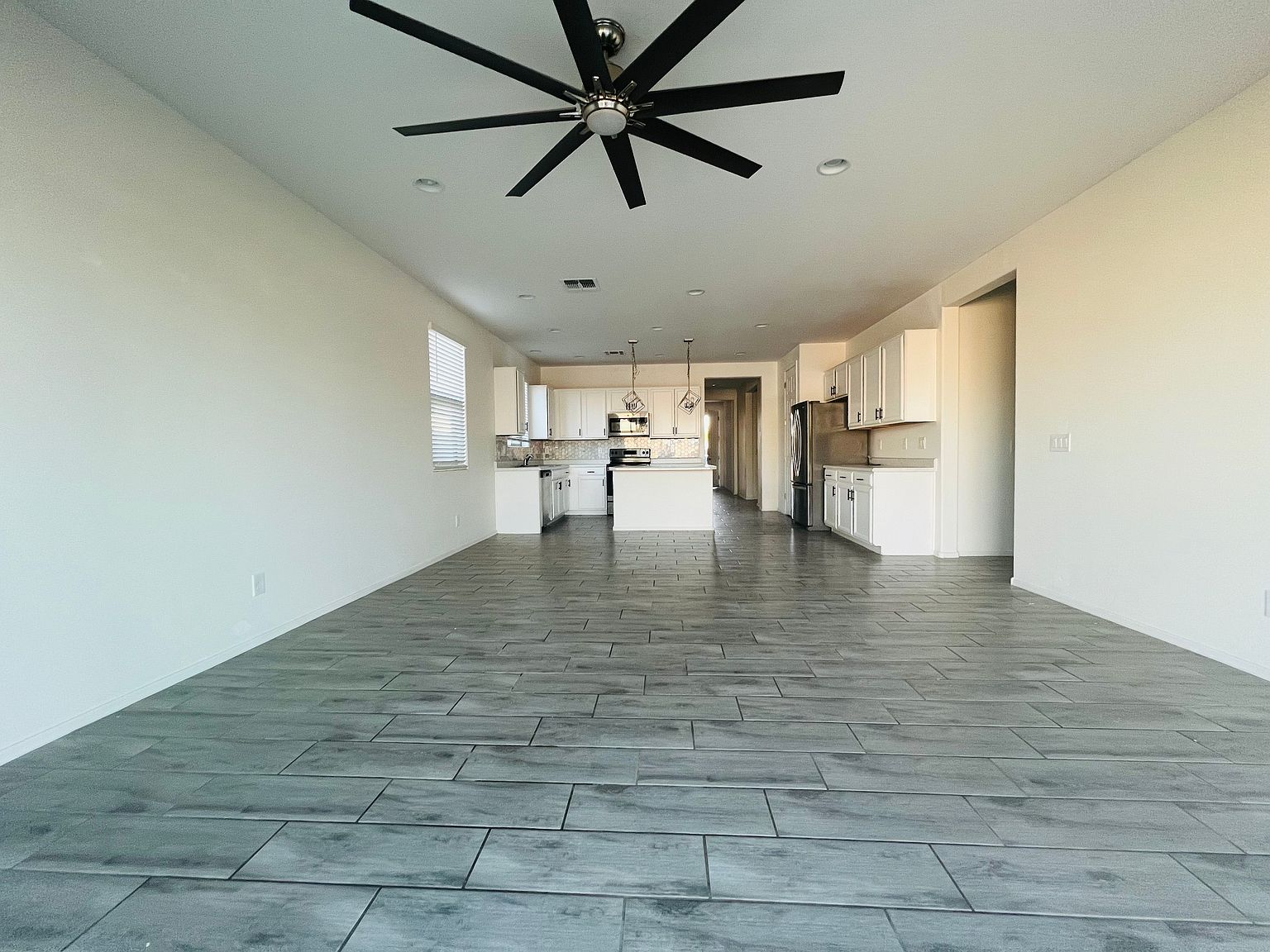 272 E Hawaii Dr photo 5