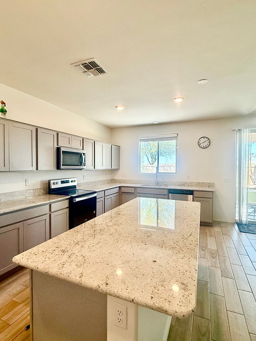 1542 E Fontana Dr photo 3