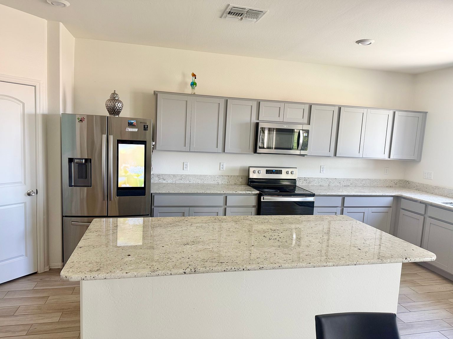 1542 E Fontana Dr photo 4