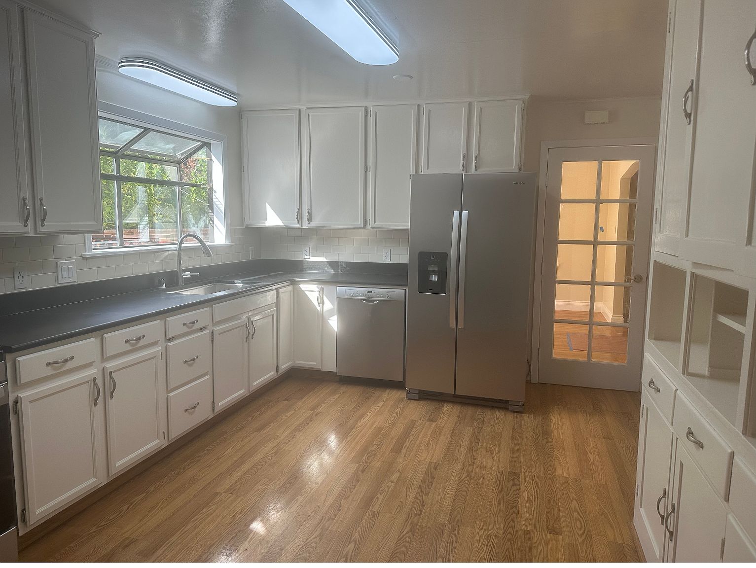 136 Suffield Ave photo 2
