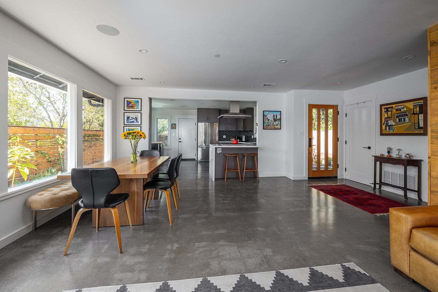 137 Jordan Ave photo 3