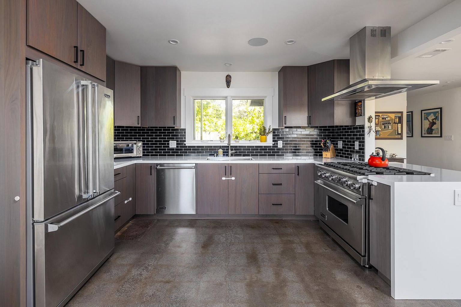 137 Jordan Ave photo 4