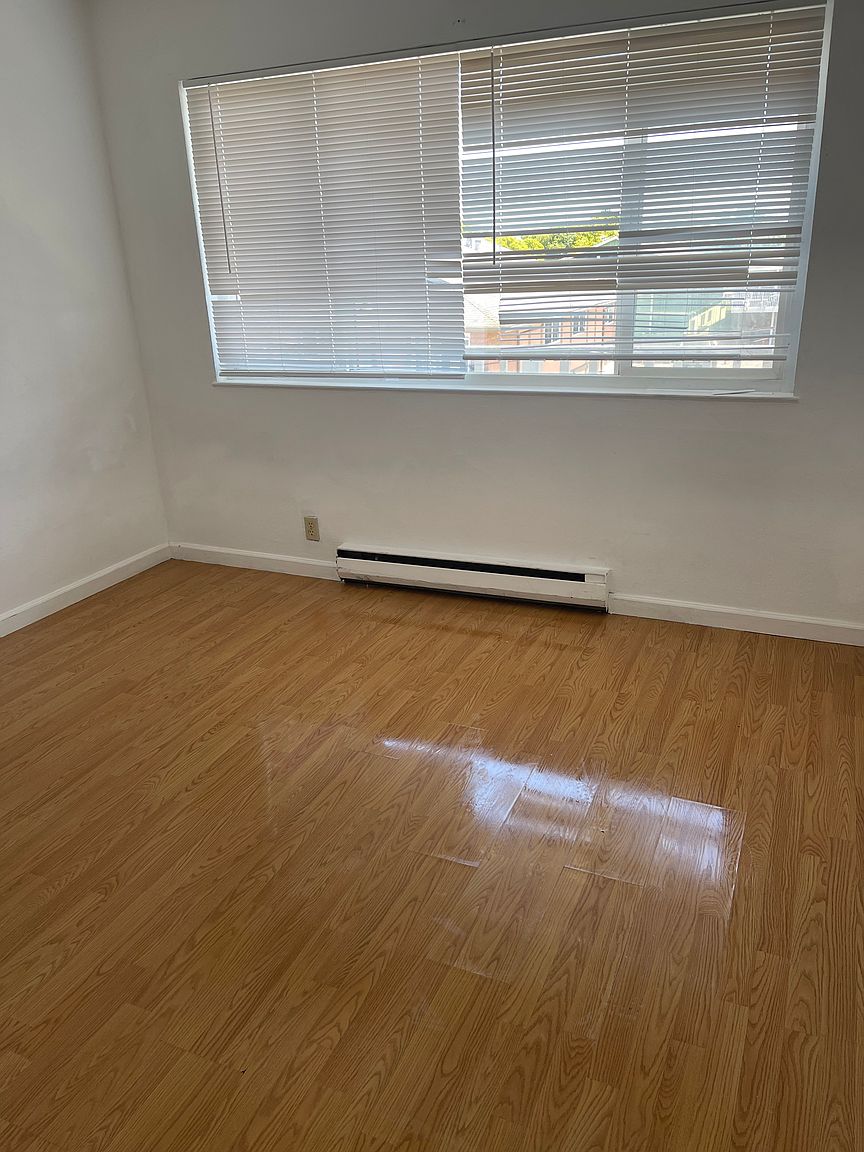 35 Fairfax St photo 2