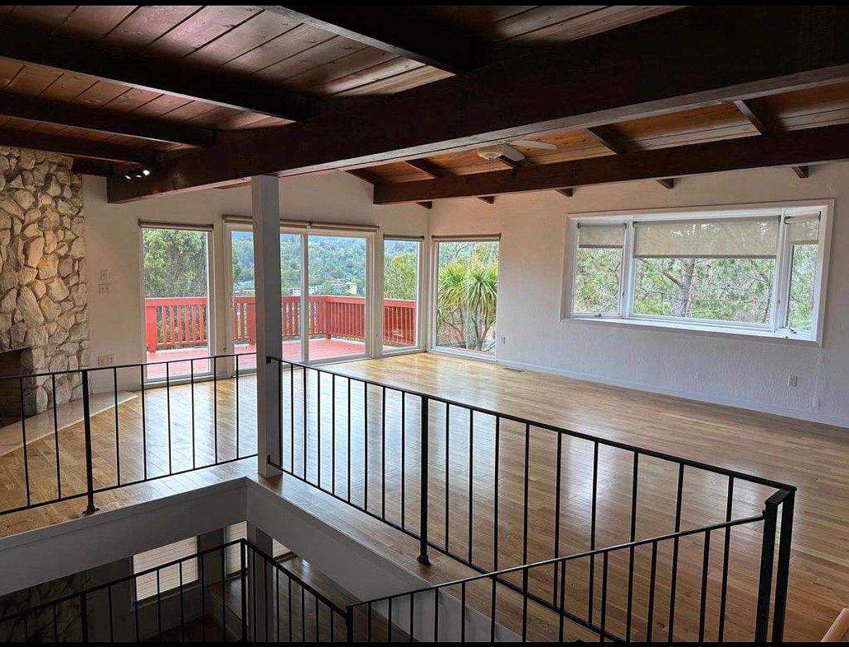 18 Pepper Way photo 2