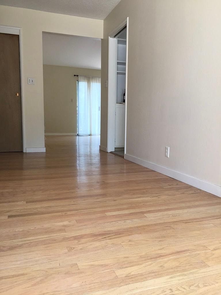 48 Tampa Dr photo 4