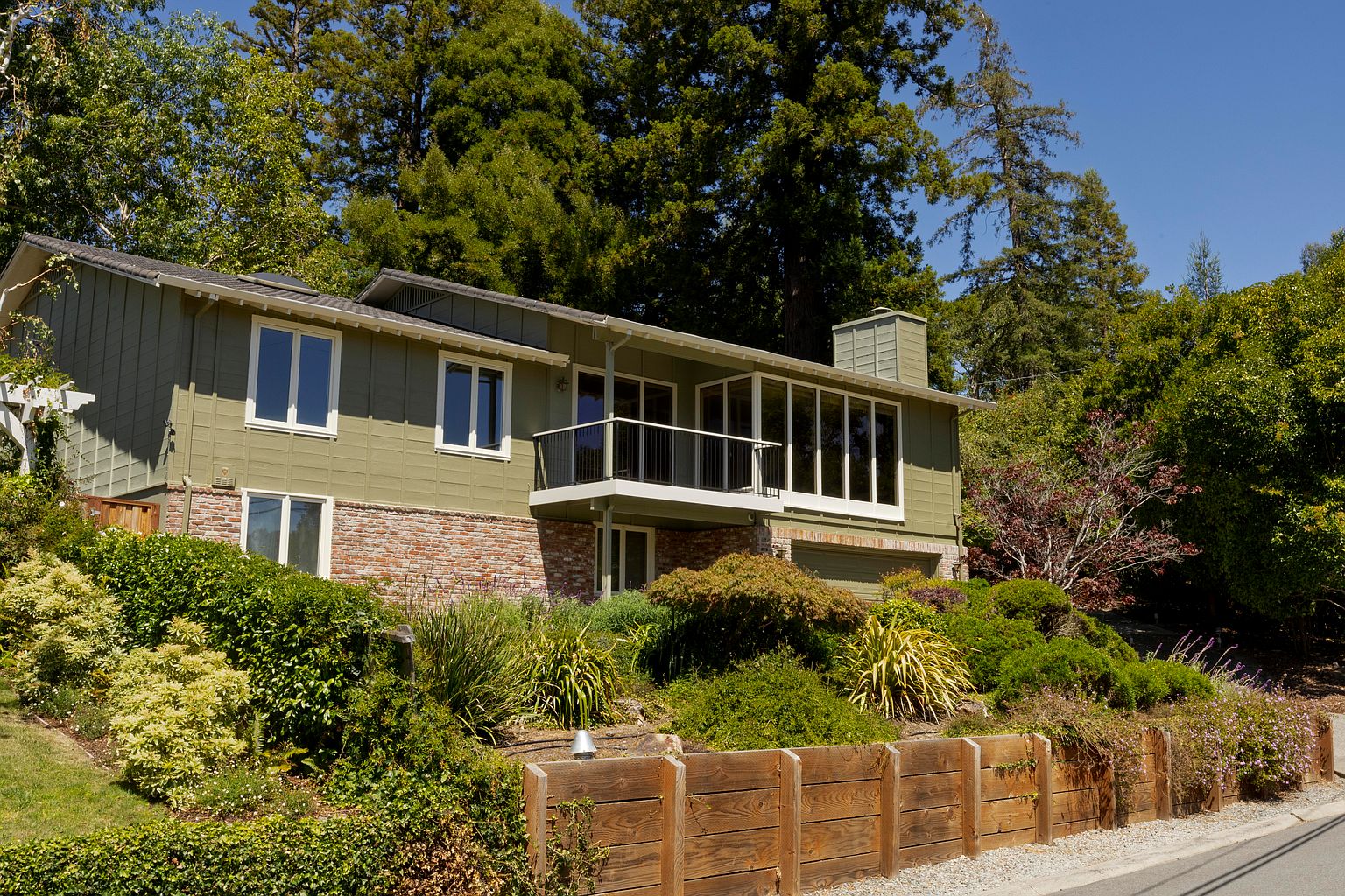 44 Bayview Ave photo 3