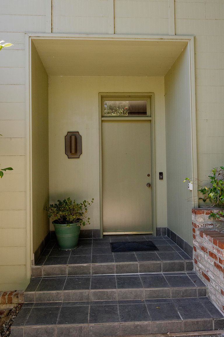 44 Bayview Ave photo 4