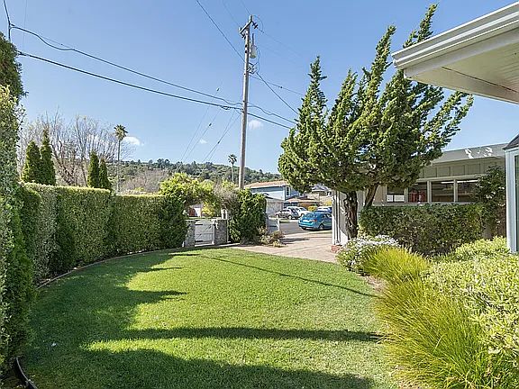 2 Somerset Ln photo 4