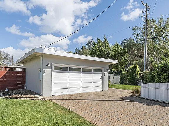 2 Somerset Ln photo 2