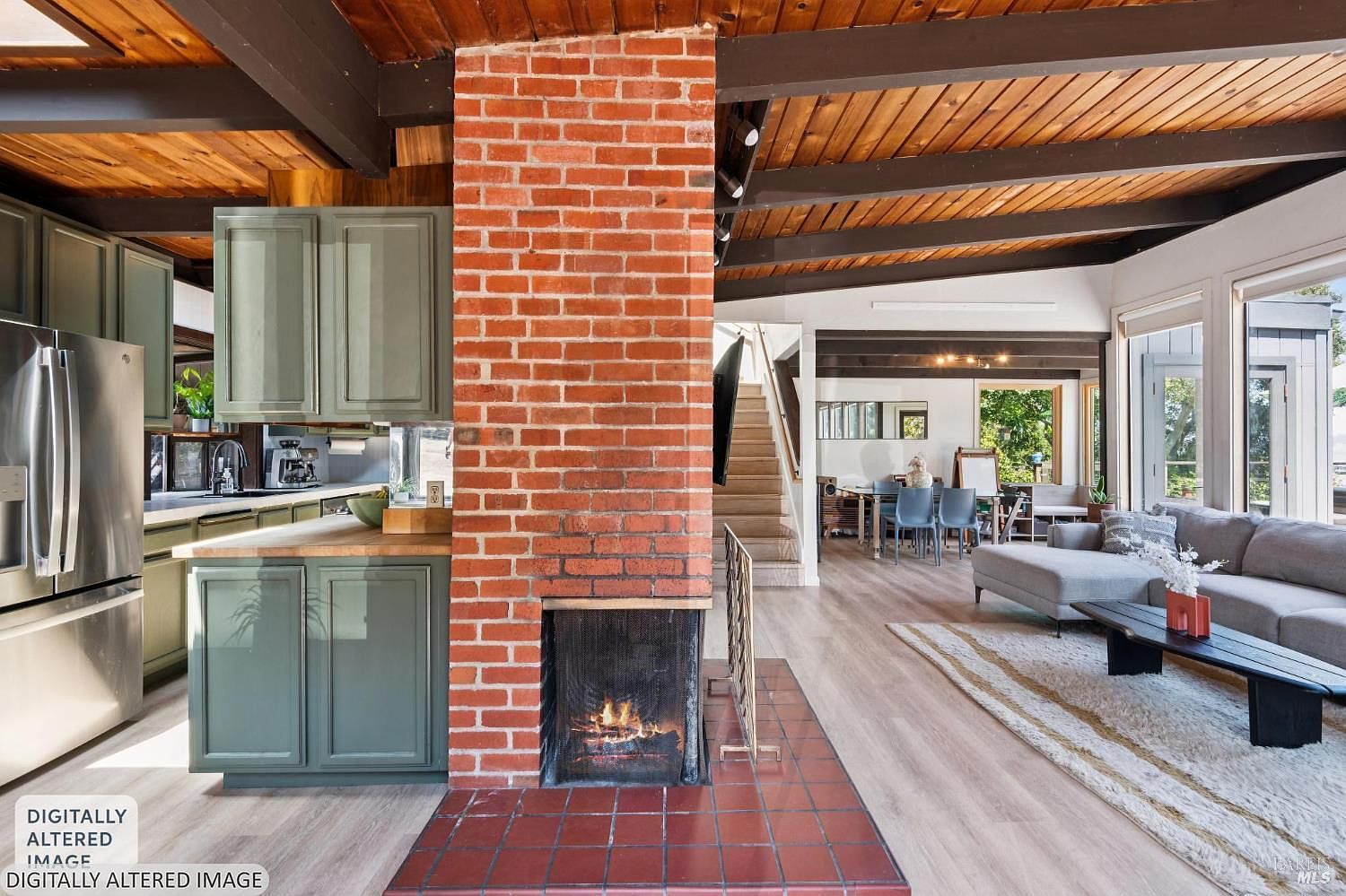 4350 Paradise Dr photo 3