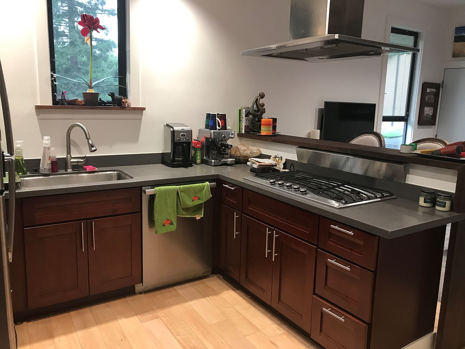 92 Cypress Ave photo 2