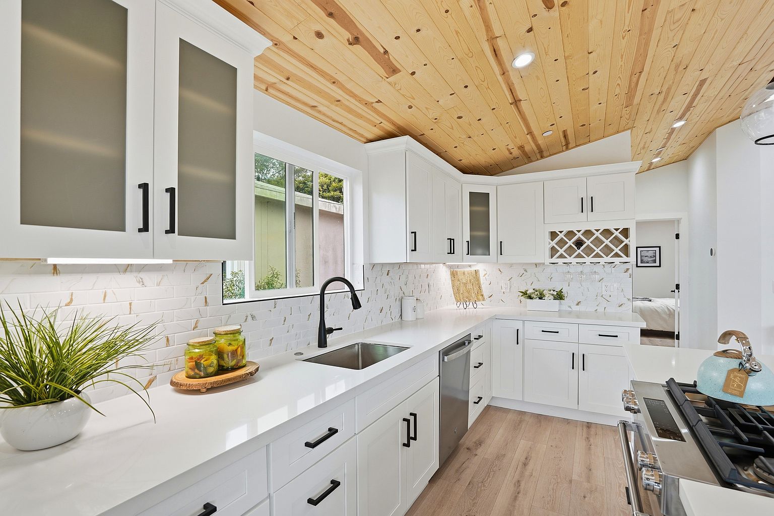 27 Midway Ave photo 5